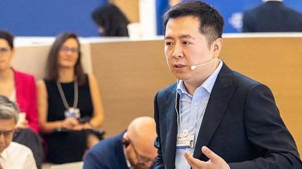 KEENON Robotics在2024年大连世界经济论坛新领军者年会上探索了“人类与机器相遇的地方”：机器人为人工智能进入物理世界打开了大门